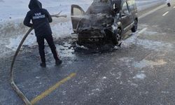 Van Çaldıran’da Seyir Halindeki Kamyonet Alev Aldı