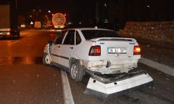 Samsun'da kaldırıma çarpan otomobildeki 2 kişi yaralandı