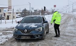 Bayburt-Erzurum kara yolu çığ nedeniyle ulaşıma kapandı