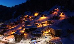 Ayder Yaylası'nda kar yağışı etkili oldu