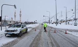 Bayburt-Erzurum kara yolu çığ nedeniyle ulaşıma kapandı