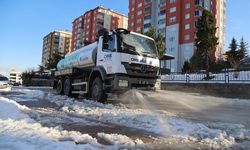 Canik'te karla mücadele çalışmaları sürüyor