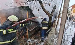 Bayburt'ta garaj ve depo olarak kullanılan alanda çıkan yangın söndürüldü