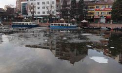 Donan Porsuk Çayı'nın buzu erimeye başladı