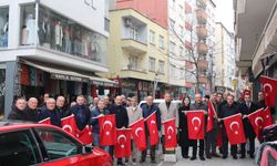 Vakfıkebir’de Birlik Mesajı: İlçe Esnafı Türk Bayraklarıyla Donatıldı