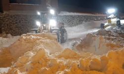 Gümüşhane’de Karla Mücadele Seferberliği! Kar Duvarlarını Aşarak Yollar Açılıyor