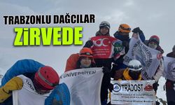 Trabzonlu dağcılar Demirkapı Tepesi zirvesinde!