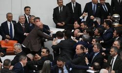 Akın Gürlek Yemin İçin Kürsüye Çıkınca Meclis'te Yumruklar Konuştu