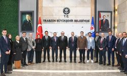 AK Parti MKYK Üyesi Ünal, Trabzon'da ziyaretlerde bulundu