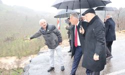 AK Parti Ordu Milletvekili Kaynak, heyelan nedeniyle ulaşıma kapanan yolda incelemede bulundu