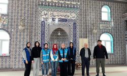 Gençlik Merkezi gönüllüleri camilerde temizlik yapıyor