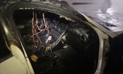 Samsun'da kapalı otoparkta bulunan otomobil yandı