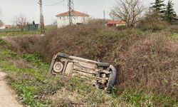 Sulama kanalına devrilen hafif ticari aracın sürücüsü yaralandı