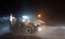 Bayburt'ta fırtına ve kar nedeniyle yolda kalan araçlar ekiplerce kurtarıldı