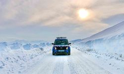 Beyaza bürünen Bayburt'ta jandarma ekipleri görev başında