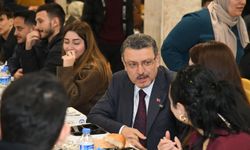 KTÜ’de Ramazan Sofrası Birleştirdi! Başkan Genç Öğrencilerle Aynı Masada Oruç Açtı