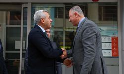 Başkan Atagün ve Muhtar Kaptan Arasındaki Gerginlik Son Buldu, Salondan Alkış Koptu