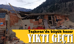 Trabzon'da fırtınada uçan çatı 4 otomobile zarar verdi