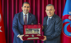 Trabzon Valisi Tahir Şahin ve beraberindeki heyet, Trabzonspor Kulübü’nü ziyaret ederek yönetimle bir araya geldi