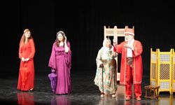 Erol Günaydın Tiyatro Günleri Akçaabat’ta yoğun ilgi görüyor