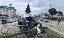 Ambulans kamyona çarptı, 1 kişi öldü, 3 kişi yaralandı