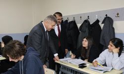 Artvin Valisi Ergün, lise öğrencileriyle iftarda buluştu