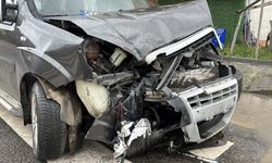 iki otomobilin çarpıştığı kaza güvenlik kamerasında