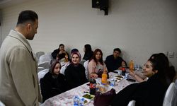 Vezirköprü'de protokol üyeleri gençlerle bir araya geldi