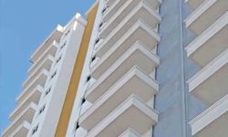 20 katlı binaya çıkan genci polis ikna etti