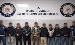 Bayburt'ta 8 düzensiz göçmen ile 3 şüpheli yakalandı