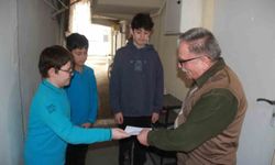 İhtiyaç sahipleri için harçlıklarını biriktiren öğrenciler duygulandırdı