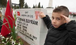 Samsun'da mezarlıklar ziyaretçilerle doldu taştı: Şehitliklerde hüzün