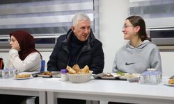 Başkan Sarıalioğlu Öğrencilerle İftarda Buluştu, Fındıkoba’da Teravihe Katıldı