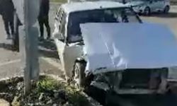 Hastane kavşağında yine kaza: Tofaş kağıt gibi katlandı