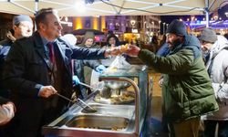 Ortahisar’da Deprem Haftasında Anlamlı Etkinlik: Kaybettiklerimiz İçin Lokma Dağıtıldı