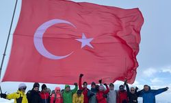 Madur Dağı Zirvesinde Geleneksel Bayrak Değişimi Coşkusu