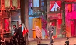 Rahmi Koç’tan Müjdat Gezen’e Gırgıriye sahnesinde destek