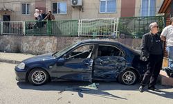 Artvin'de panelvan ile otomobilin çarpıştığı kaza güvenlik kamerasında