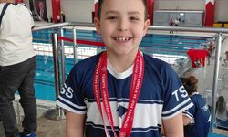 Bafra İsmet İnönü İlkokulu öğrencisinden yüzme müsabakalarında 3 altın madalya