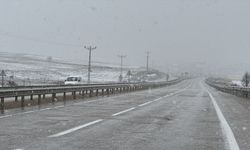 Bayburt'ta kar ve karla karışık yağmur etkili oluyor