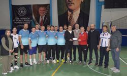 Havza'da voleybol maçında polislere pastalı sürpriz kutlama