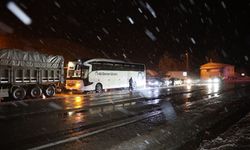 Kop Dağı Geçidi'nde kar ve tipi ulaşımda aksamalara yol açtı