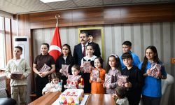 Samsun'da doğum günü '23 Nisan' olan çocuklara kutlama sürprizi yapıldı