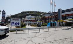 Samsun'da kara yolu kenarındaki alışveriş merkezi araç girişine kapatıldı