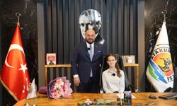 Başkan Türkel, makam koltuğunu Melis Neva Aydın'a bıraktı