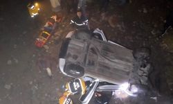 Otomobil köprüden dere yatağına uçtu: 2 yaralı