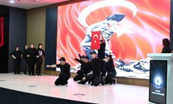 Özel öğrencilerden polislere anlamlı gösteri