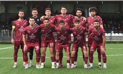 Araklıspor FK ile Faroz Yalıspor  kozlarını paylaşıyor. Kazanan ekip, şampiyonluk yolunda dev avantaj elde edecek