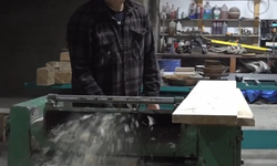 Dede yadigarı çakıyla başladığı ahşap oymacılığında atölye kurdu