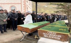 Trafik kazasında hayatını kaybeden baba ve öğretmen kızı son yolculuğuna uğurlandı